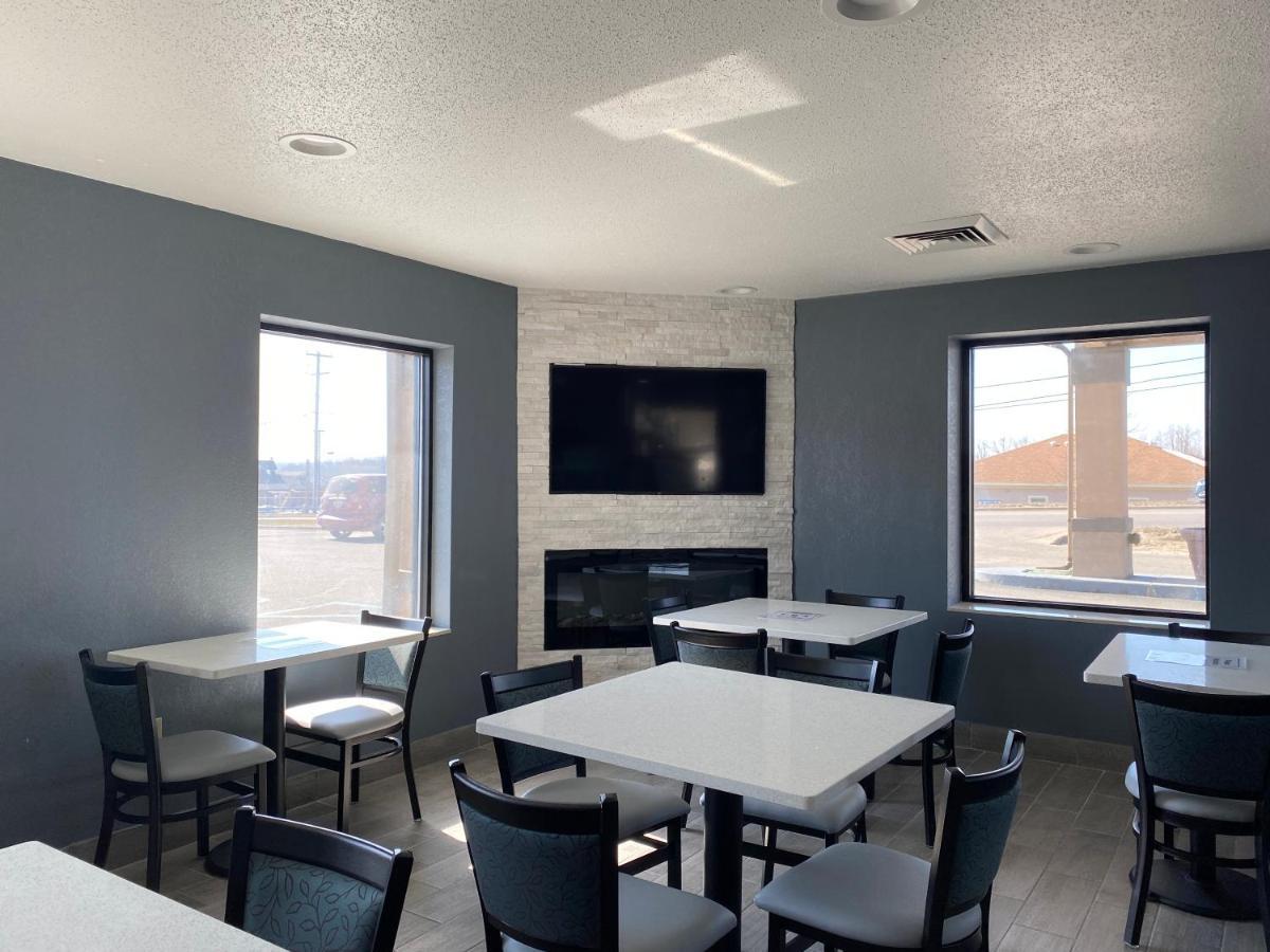 Quality Inn & Suites Big Rapids Near University Luaran gambar