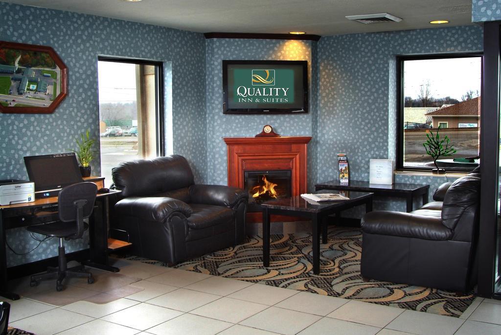 Quality Inn & Suites Big Rapids Near University Luaran gambar