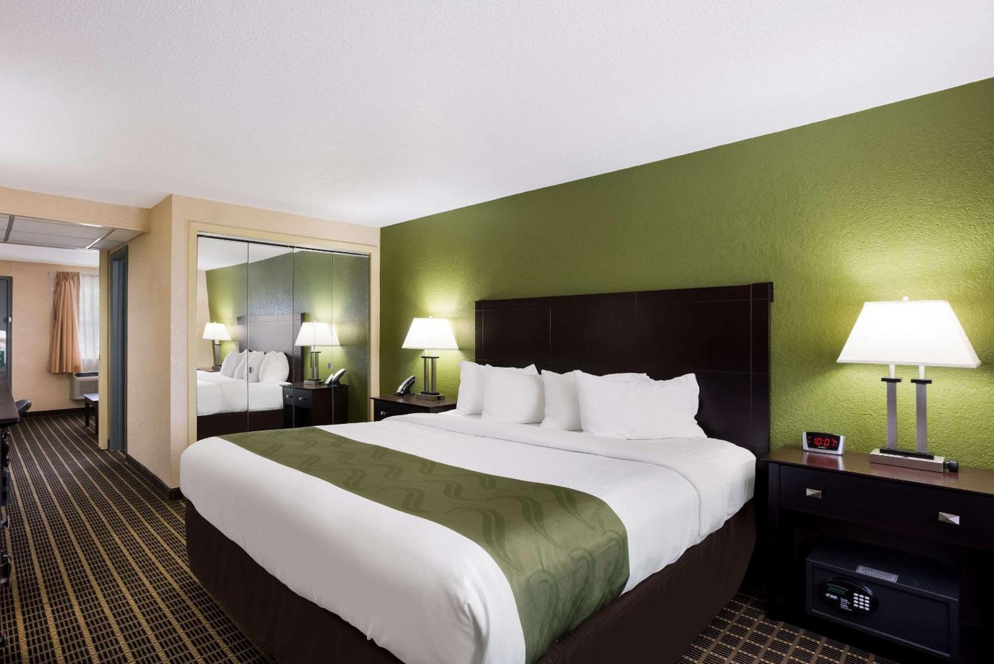 Quality Inn & Suites Big Rapids Near University Luaran gambar