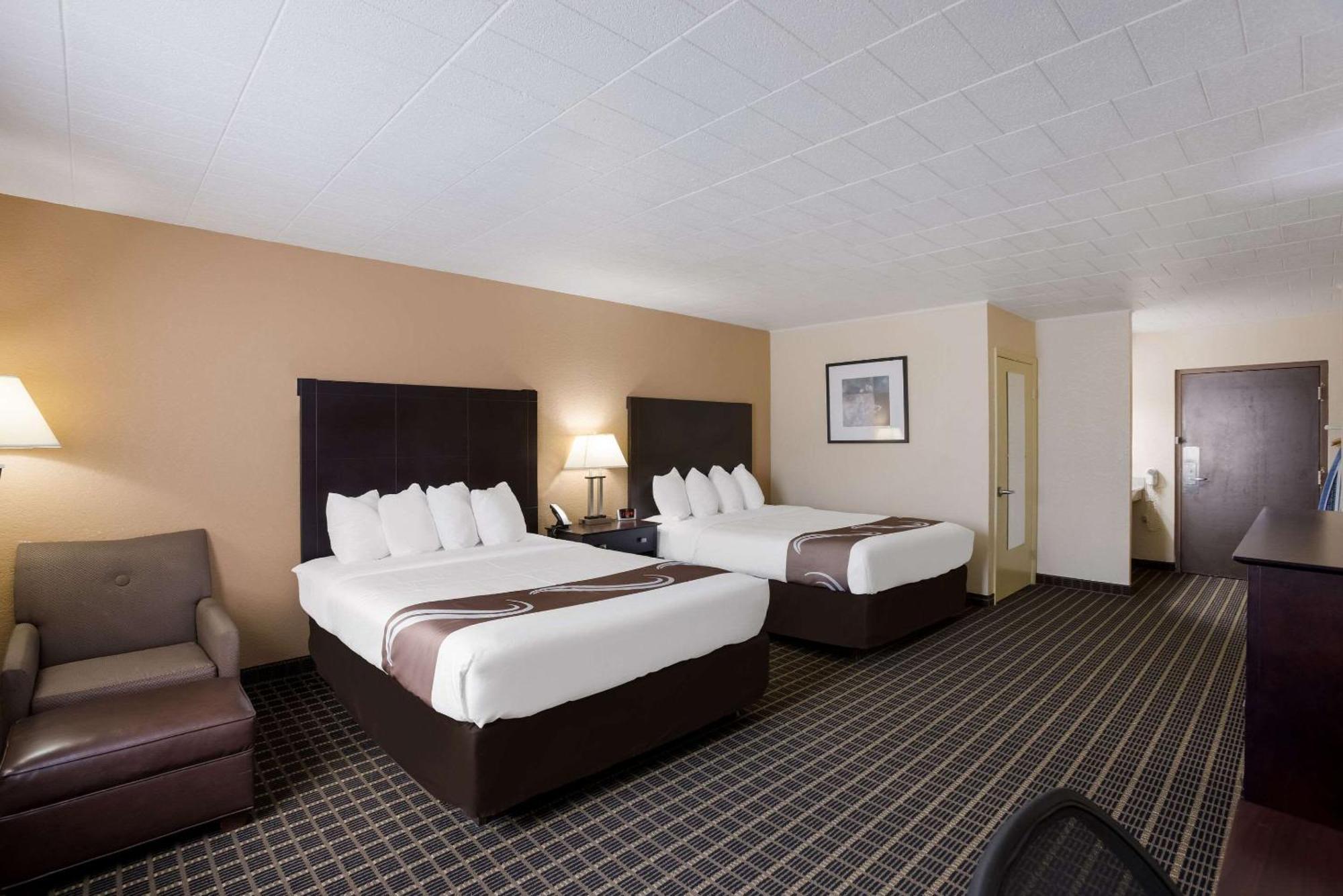 Quality Inn & Suites Big Rapids Near University Luaran gambar