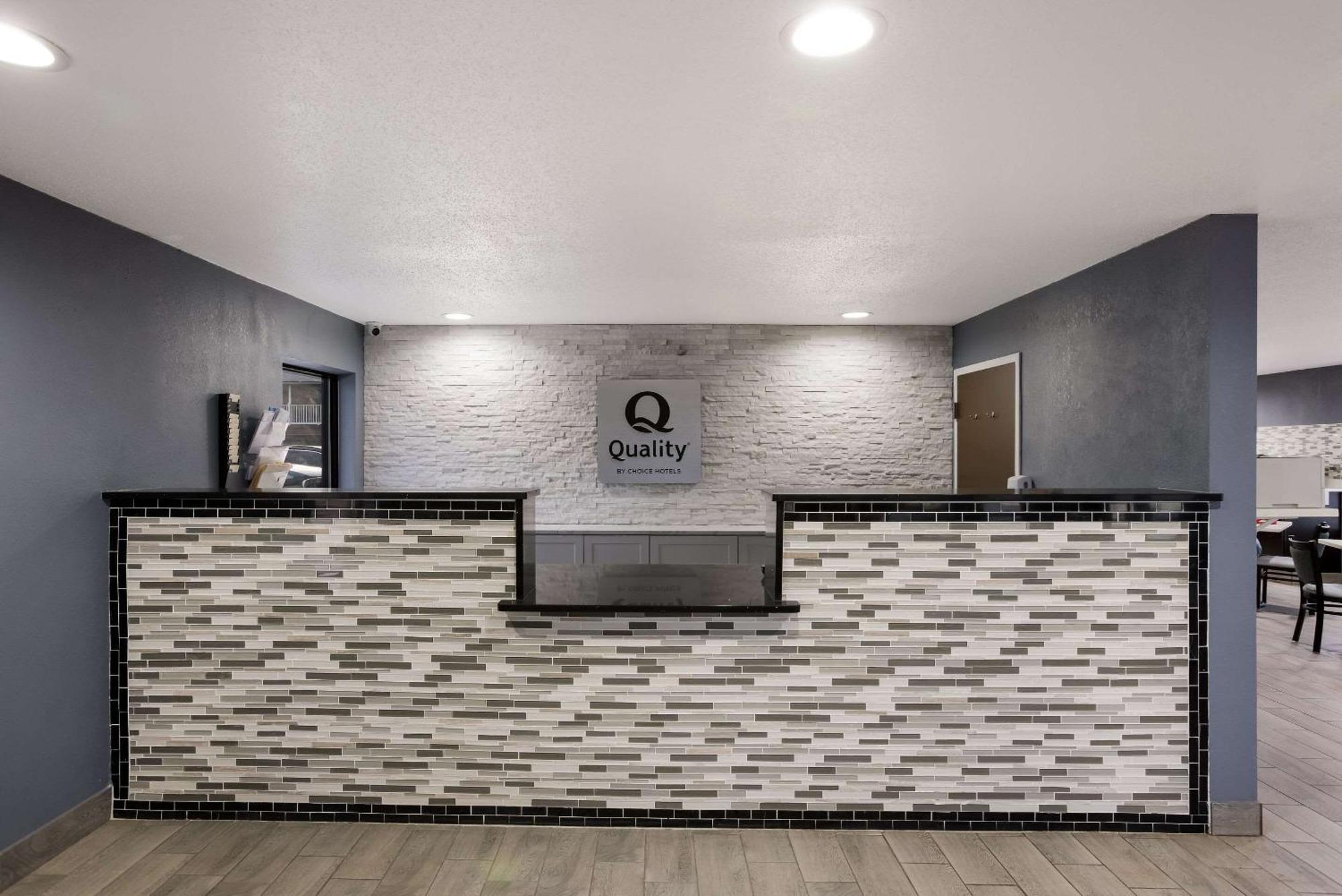 Quality Inn & Suites Big Rapids Near University Luaran gambar