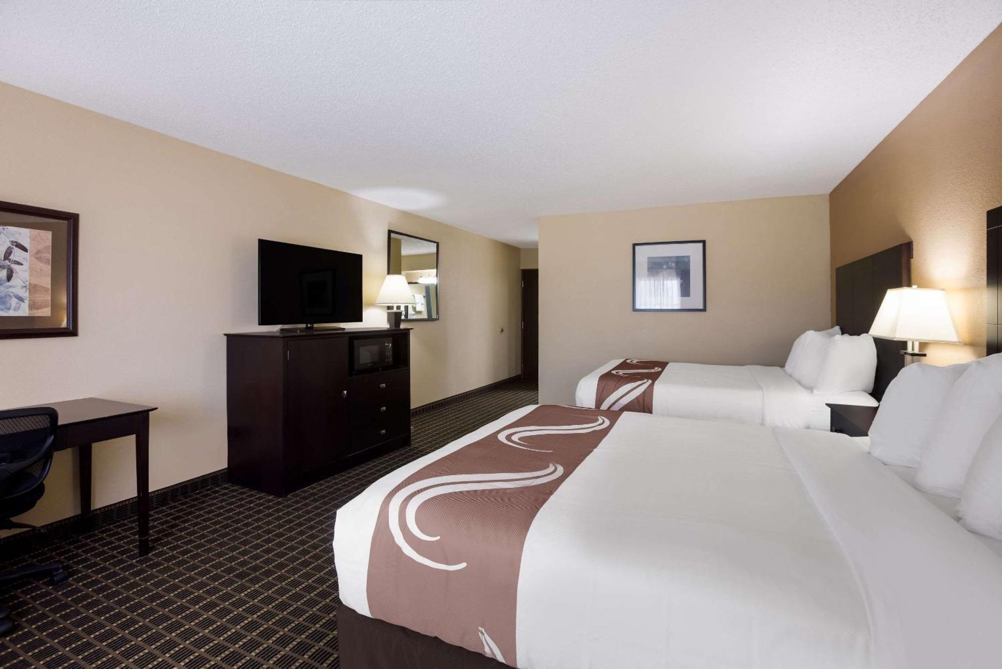 Quality Inn & Suites Big Rapids Near University Luaran gambar