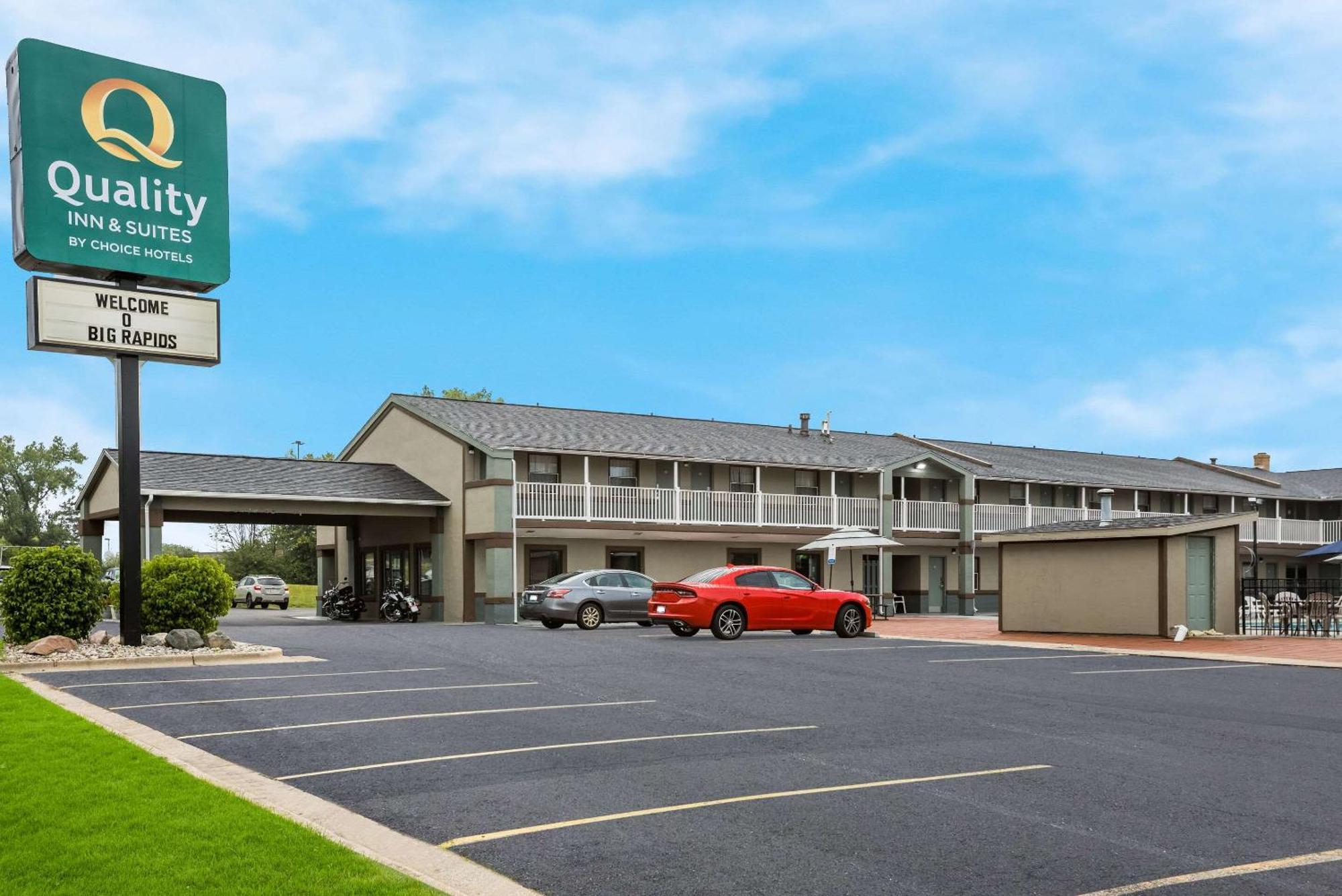 Quality Inn & Suites Big Rapids Near University Luaran gambar