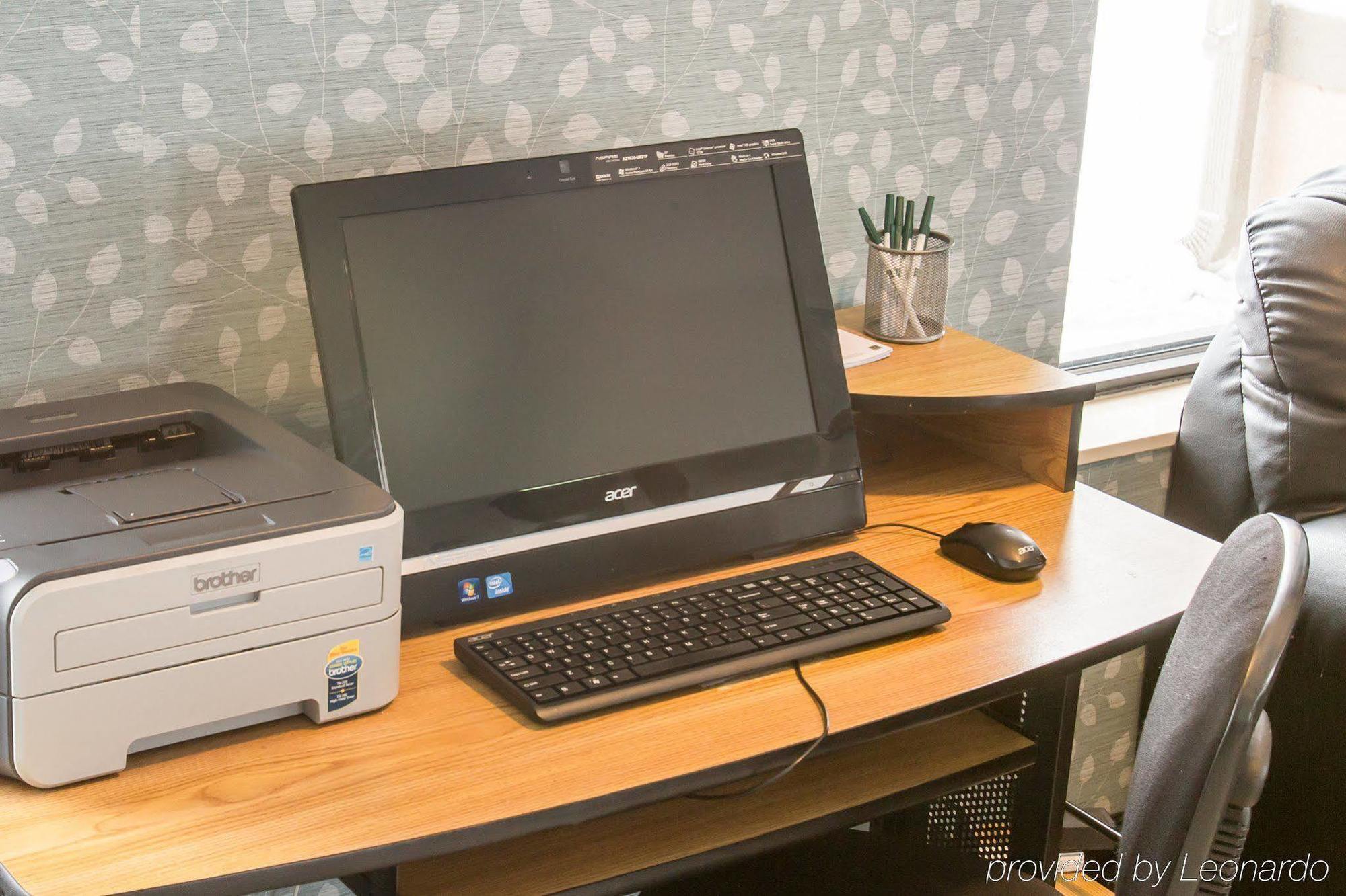Quality Inn & Suites Big Rapids Near University Luaran gambar